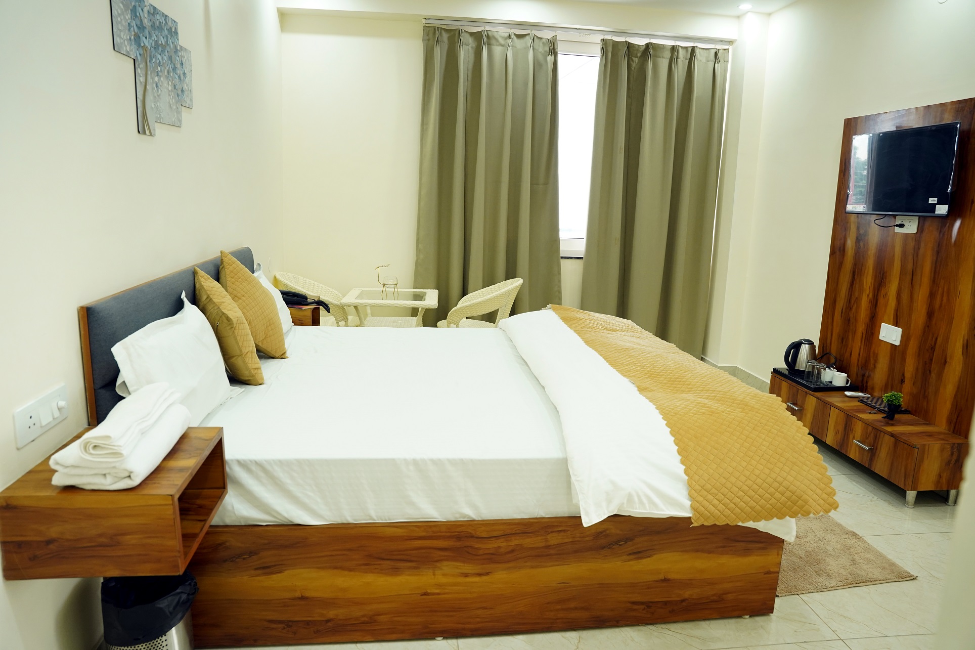 The Avina Hotel slider